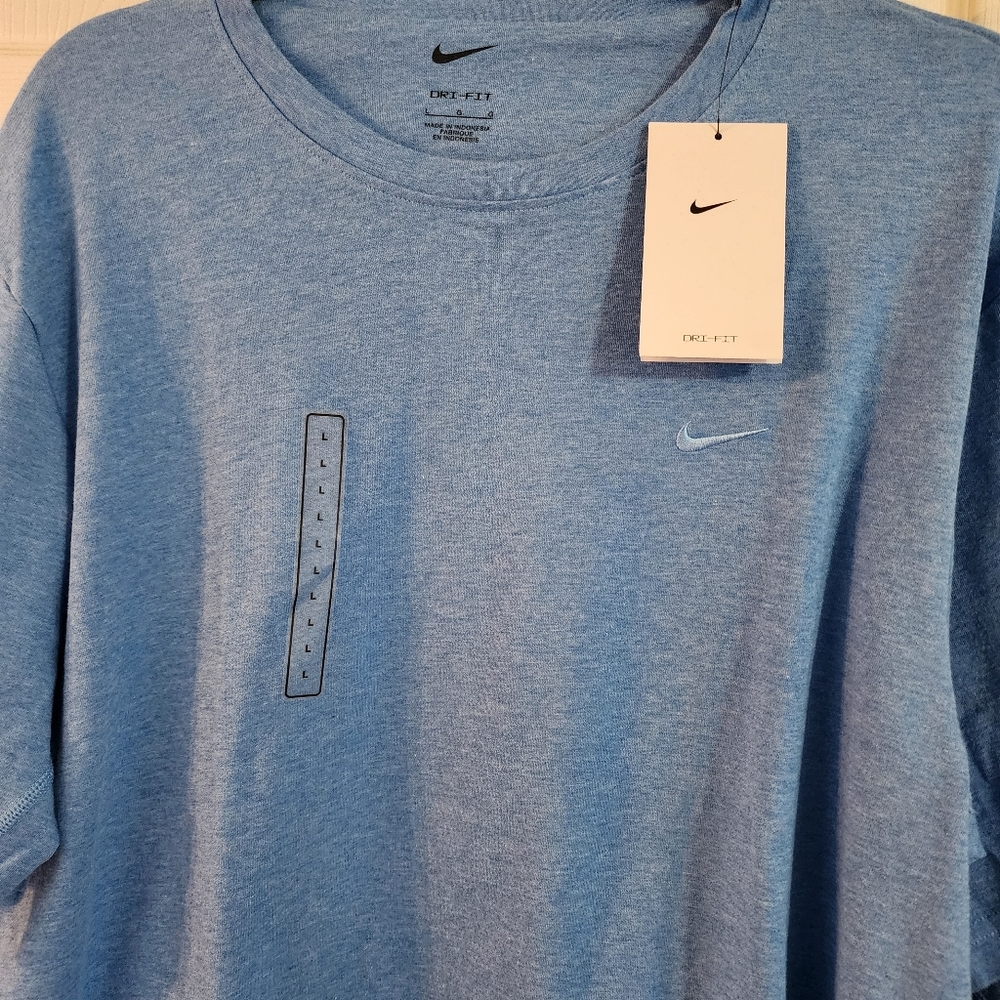 Nike Men's Heather Blue Short Sleeve Tee. NWT